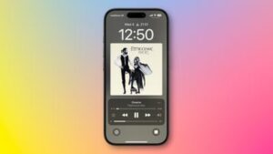 Pełnoekranowa animowana grafika Apple Music na ekranie blokady w iOS 26