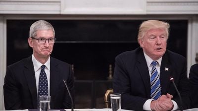 Trump krytykuje Apple za zależność od chińskiej produkcji i brak przeniesienia produkcji iPhone'ów do USA