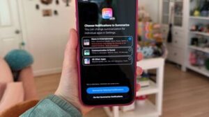 Wznowienie podsumowań powiadomień Apple Intelligence w iOS 26 beta 4 dla aplikacji informacyjnych i rozrywkowych