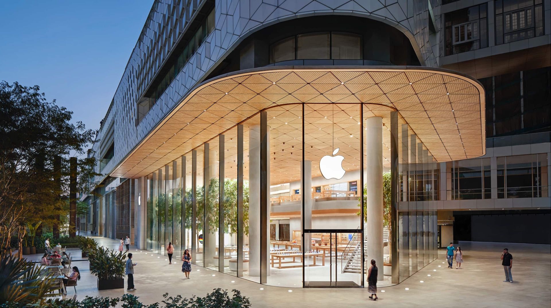 Apple otwiera nowe sklepy w Indiach i Zjednoczonych Emiratach Arabskich w 2025 roku